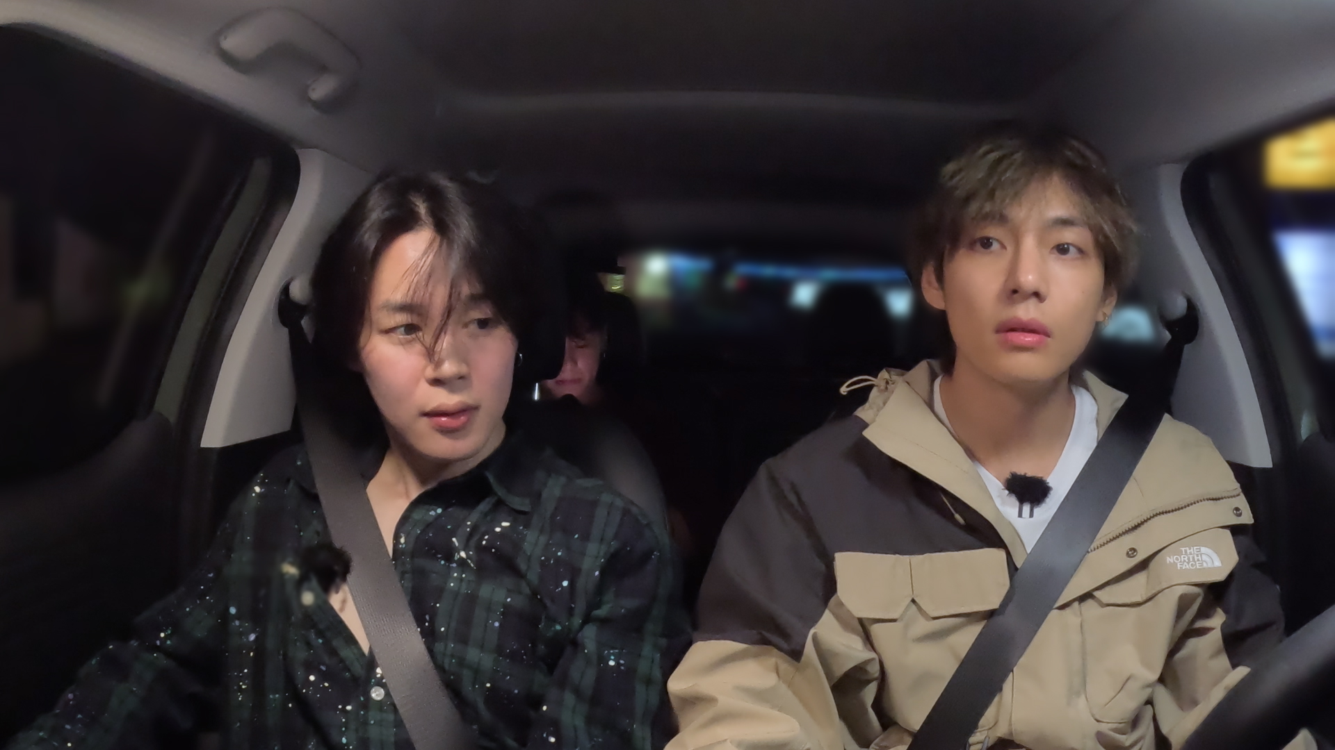 '지민·정국이 입었다!' 노스페이스, BTS 예능 룩으로 화제 1864-Image